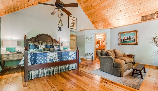 ♨️Hot Tub🛏️King Bed🔥Fireplace 🍷Wineries🌲Oasis🥾Hike🌎Comfy🔥Fire Pit⛲Pond 🆒