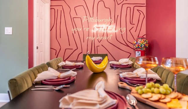 Hot Tub | King Bed | Games | Free Parking