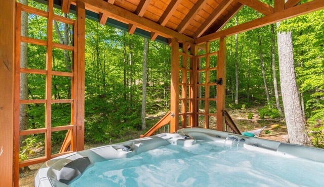 ♨️Hot Tub🛏️King Bed🍷Wineries🌳Oasis🥾Hike🌎Comfy🔥Fire Pit⛲Pond 📺HDTV🍔Grill