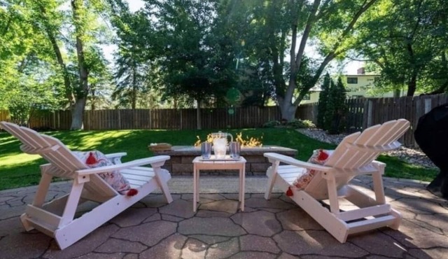 Hot Tub | King Beds | 65-inch HDTV | BBQ Grill