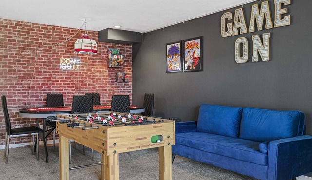 Hot Tub - King Suite - Game Room - Large Groups