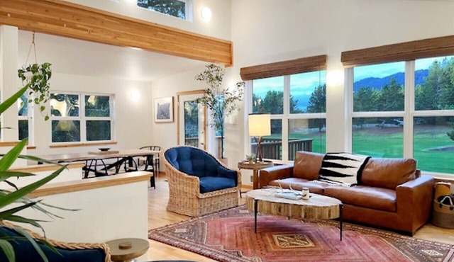 Hot Tub| King Suite| walk to beach|Views