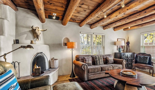 Hot Tub, Kiva Fireplace, Koi Pond, Walk Everywhere