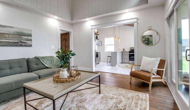 HOT TUB, Lake Front, King Bed