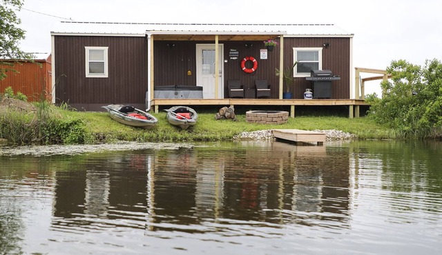 Hot Tub - Lake Front Lodge - Private