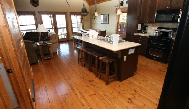 Hot Tub-Lake Front-Resort Amenities FREE/Pool