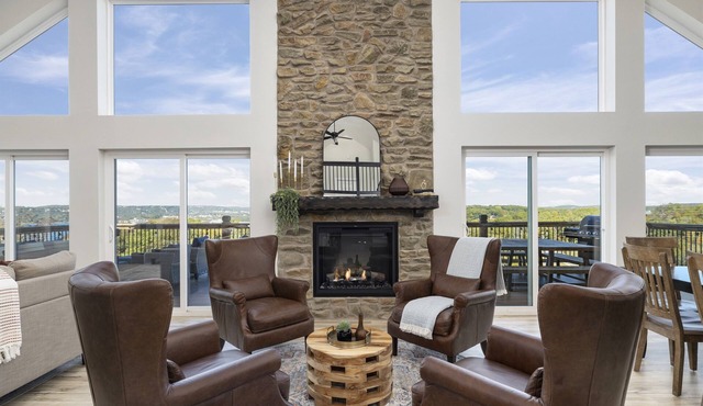 Hot Tub, Lake & Mtn Views, King Beds, Bunk Room
