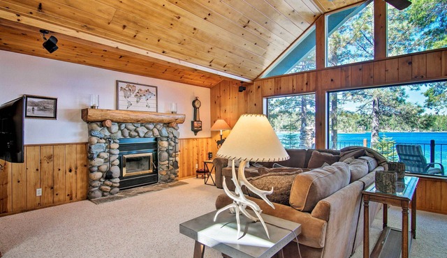 Hot Tub & Lake Tahoe Views: Waterfront Retreat