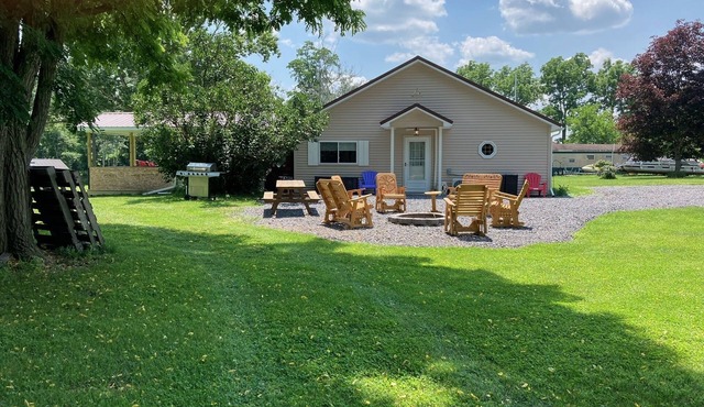 Hot Tub, Lake View Cottage, Dog Friendly, Lake Access
