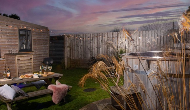 Hot Tub Lodge 3 by Interhome