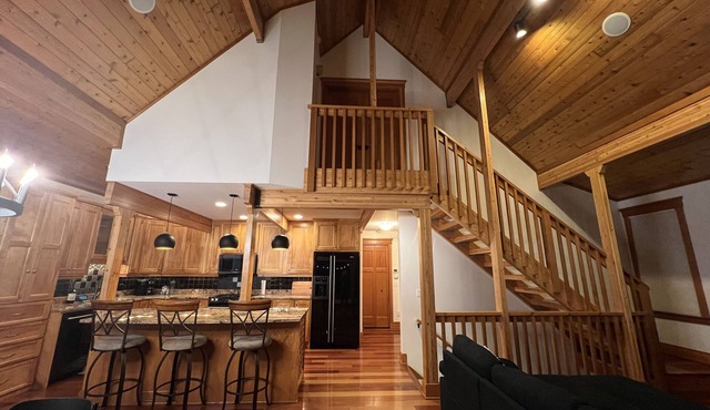 HOT TUB Luxury Cabin on Mississippi River, Dock, Pool Table, Fishing, Fire Pits
