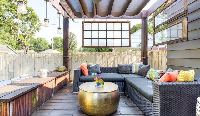 Hot Tub, Massage Chair, Pet Friendly Winter Escape in Heart of Broad Ripple!