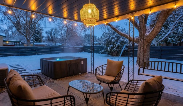 Hot Tub ~ Media Room ~ Game Room ~ USU .4 miles