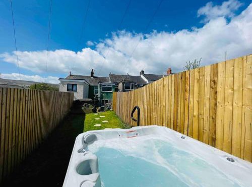 HOT TUB - Miners Cottage - edge of Brecon Beacons National Park - Heritage Town