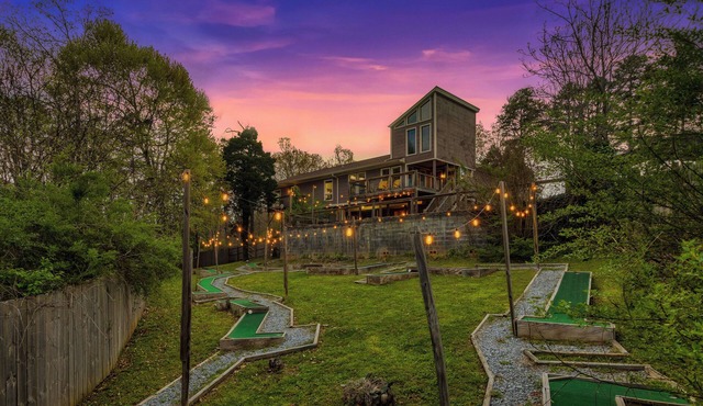 Hot Tub & Mini Golf: Mtn-View Haven in Kodak!