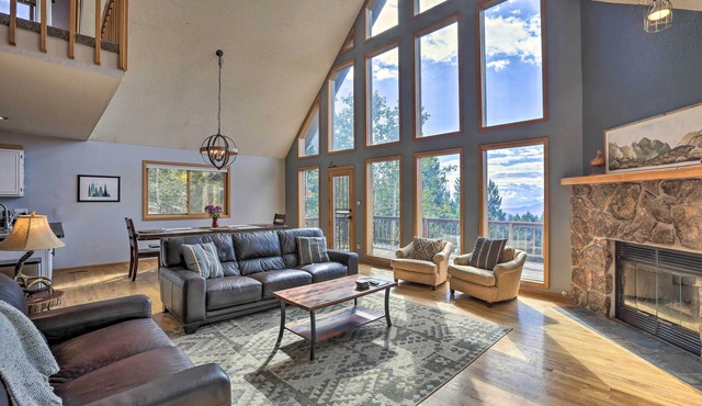 Hot Tub & Mountain Views: Conifer Cabin!