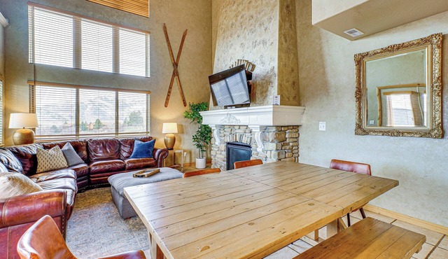 Hot Tub & Mtn-View Deck: Townhome in Eden