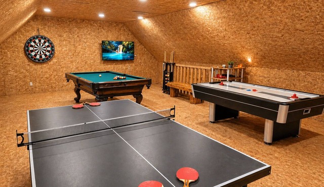 Hot Tub, Mtn view, Gym, AC, EV, 2 Game Rooms, 1G Wifi - Sleeps 12