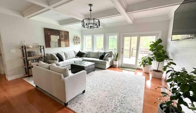 Hot Tub + Mtn Views 6BR 3BA ~15 Min to PSU