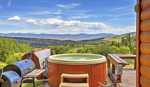 Hot Tub + Mtn Views: Gore Pass Kremmling Cabin