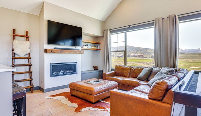 Hot Tub & Mtn Views: Townhome in Granby!