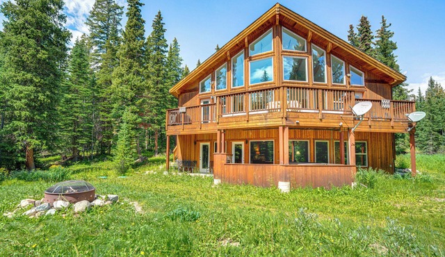 Hot Tub & Mtn Views Pristine Breckenridge Home!