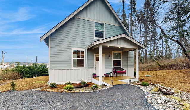 Hot Tub & Mtn Views: Lummi Island Home Near Beach