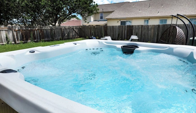 Hot Tub Near Missions Park + DT | Yard BBQ Games