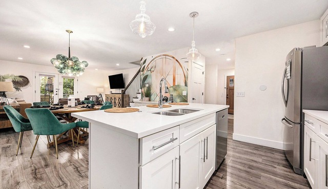 Hot Tub | New Build | Sauna | Walk Downtown | Theater | Arcade | Park City View