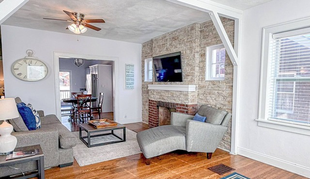☆ Hot Tub ☆ New Renovated ☆ Massage Shower ☆Yard☆