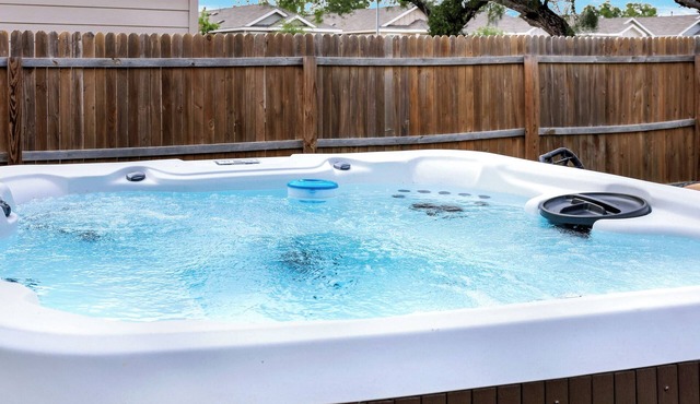 Hot Tub Nr Missions Park | Yard BBQ Shared Pool