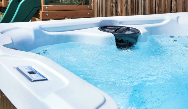 Hot Tub Nr Sea World Yard BBQ Swing Set Game Room