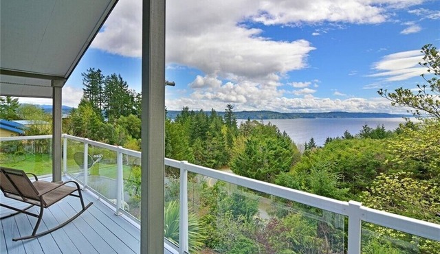 Hot tub on Deck with incredible view of Salish Sea