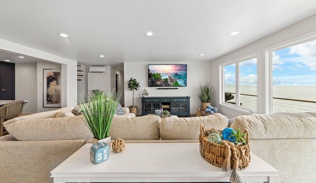 Hot tub on the Beach with Super-Fast Wi-Fi