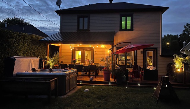 HOT TUB/only family welcomed/5 bdr cottage/trampoline/bbq/15 min to Old Quebec