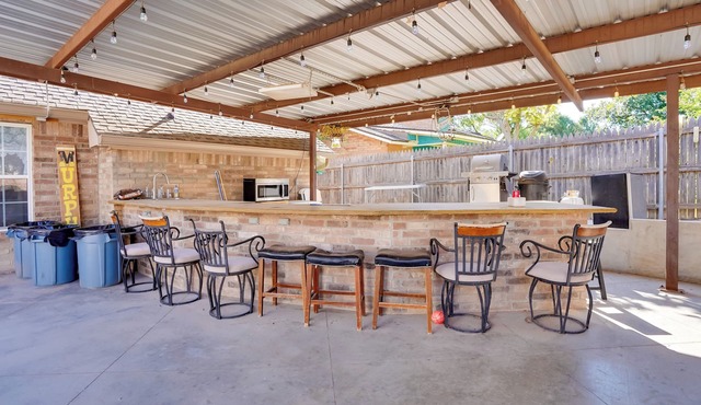 Hot Tub & Outdoor Kitchen: Ransom Canyon Paradise