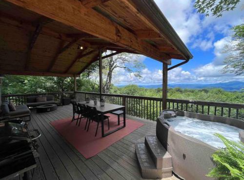Hot Tub, Panoramic Views, Deck, Firepit