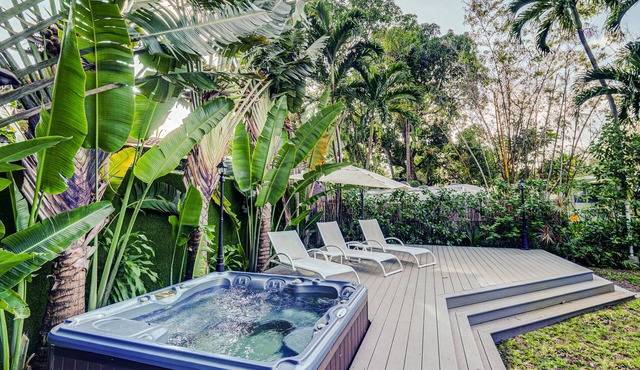 Hot tub Paradaise: outdoor kitchen and personalized attention. Pet-friendly