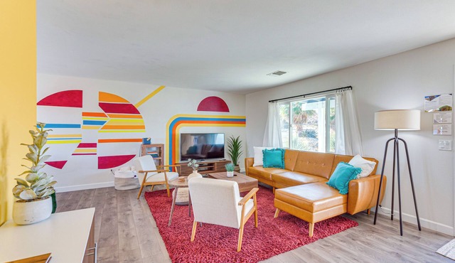 Hot Tub + Patio: Desert Getaway in Joshua Tree!