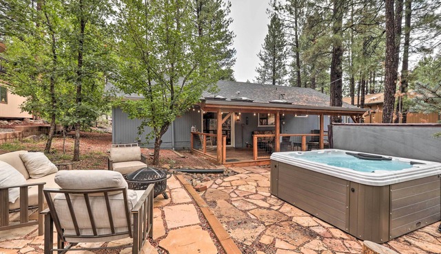 Hot Tub & Patio: Pet-Friendly Cabin in Munds Park!