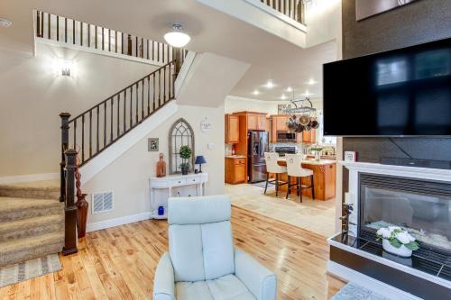 Hot Tub, Pavilion! Family Home Near UO and Autzen