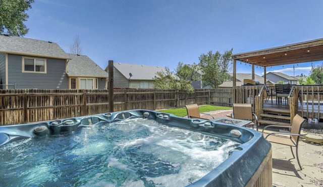 Hot Tub-Pet Friendly-7 miles to Ft. Carson