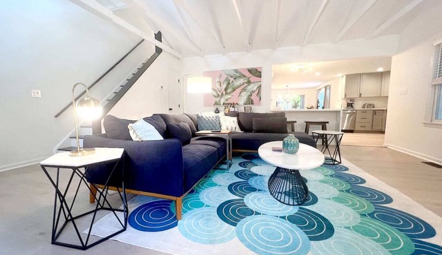 Hot Tub, Pet friendly, SHEETS/TOWELS included!