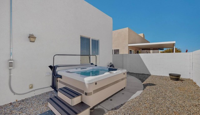 Hot tub - Pet-Friendly - BBQ - Parking - 3BR Home