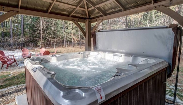 Hot Tub| Pet Friendly| Near King Pine Ski Area