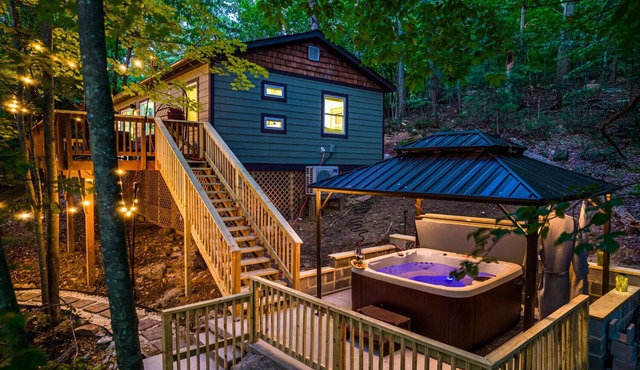 Hot tub Pet Friendly EV charger Firepit Secluded