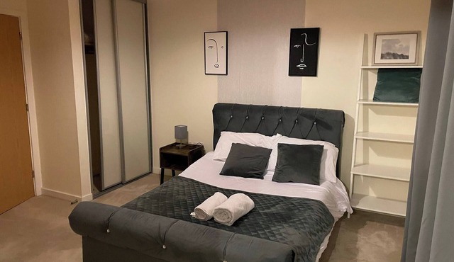 Hot tub - Pets - Sleeps 7 - Garden - Parking