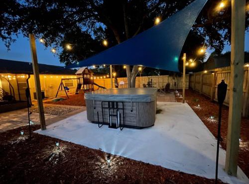 Hot tub Playground Ping-pong Near beaches!