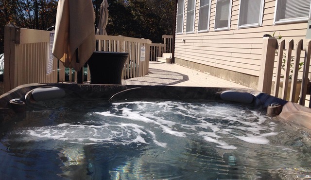 Hot Tub, Playroom, Swimming Pool, Central AC, Cable, Free WiFi, Lakes Tennis