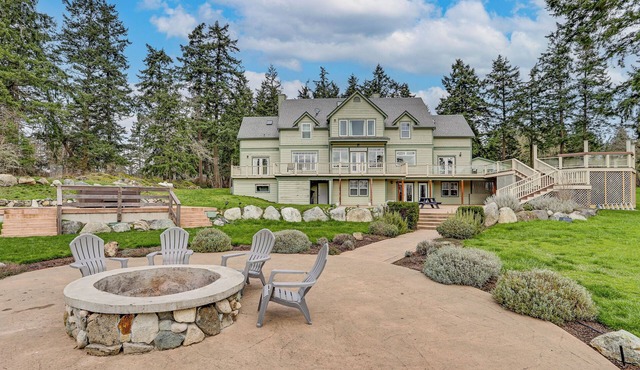 Hot Tub & Pond View! Private Friday Harbor Retreat